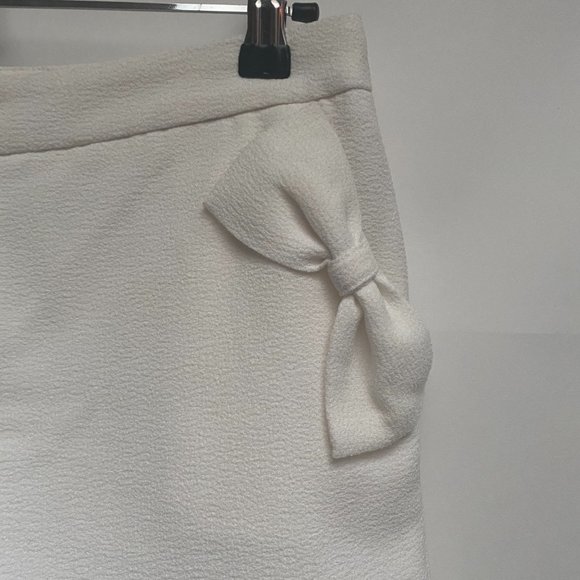 Verty Super Cute White Shots with Bows! Sz S - Picture 2 of 9